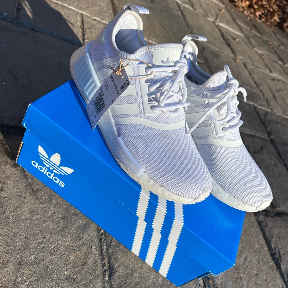 NWT ADIDAS NMD R1
